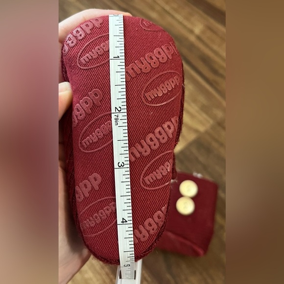 Baby booties red/maroon. Slippers one size. Myggpp - Picture 6 of 7